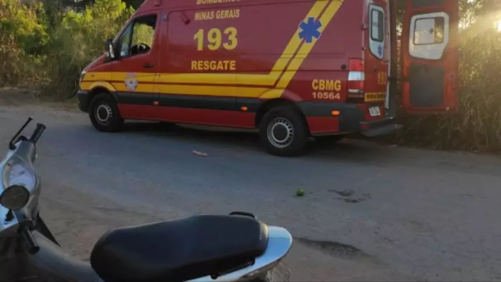 Homem fica ferido após acidente de moto em Formiga.