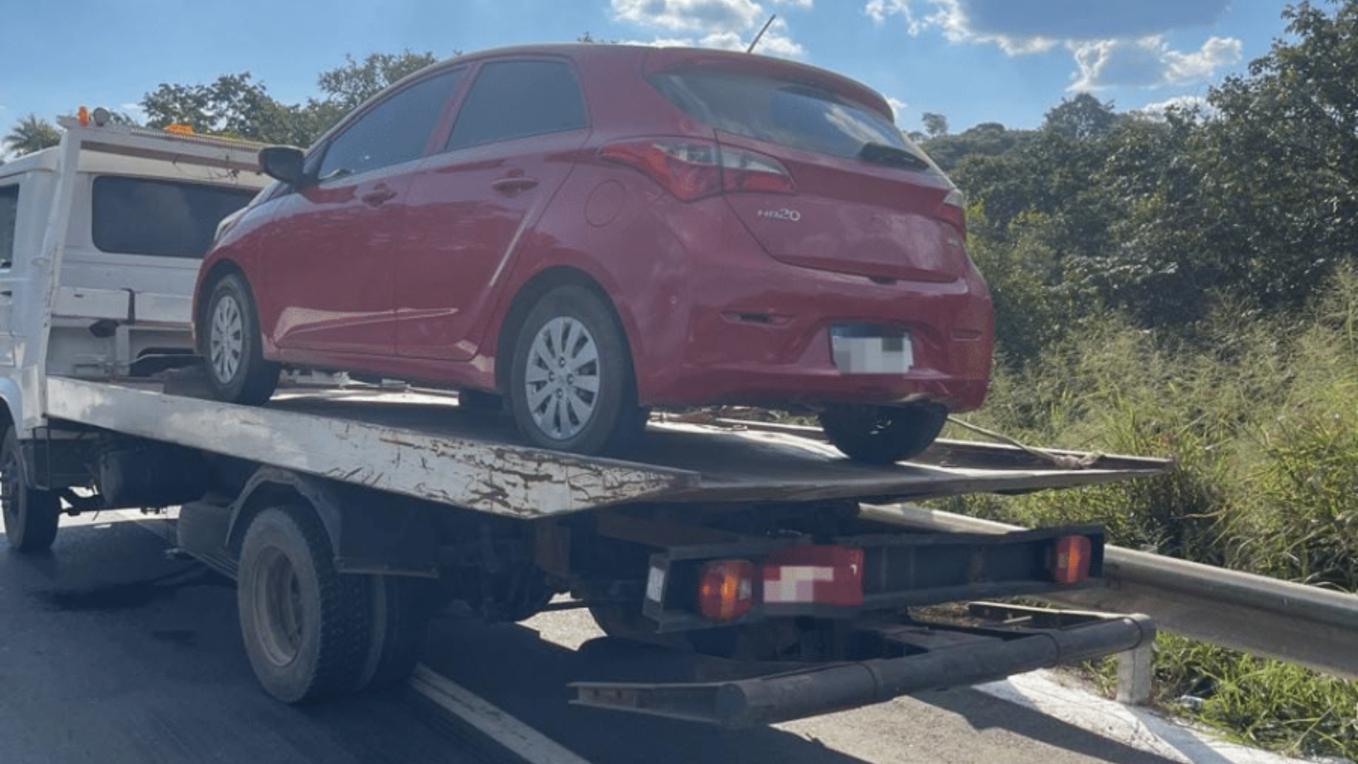 PM de Formiga Recupera Veículo Roubado e Incendiado na MG 050.