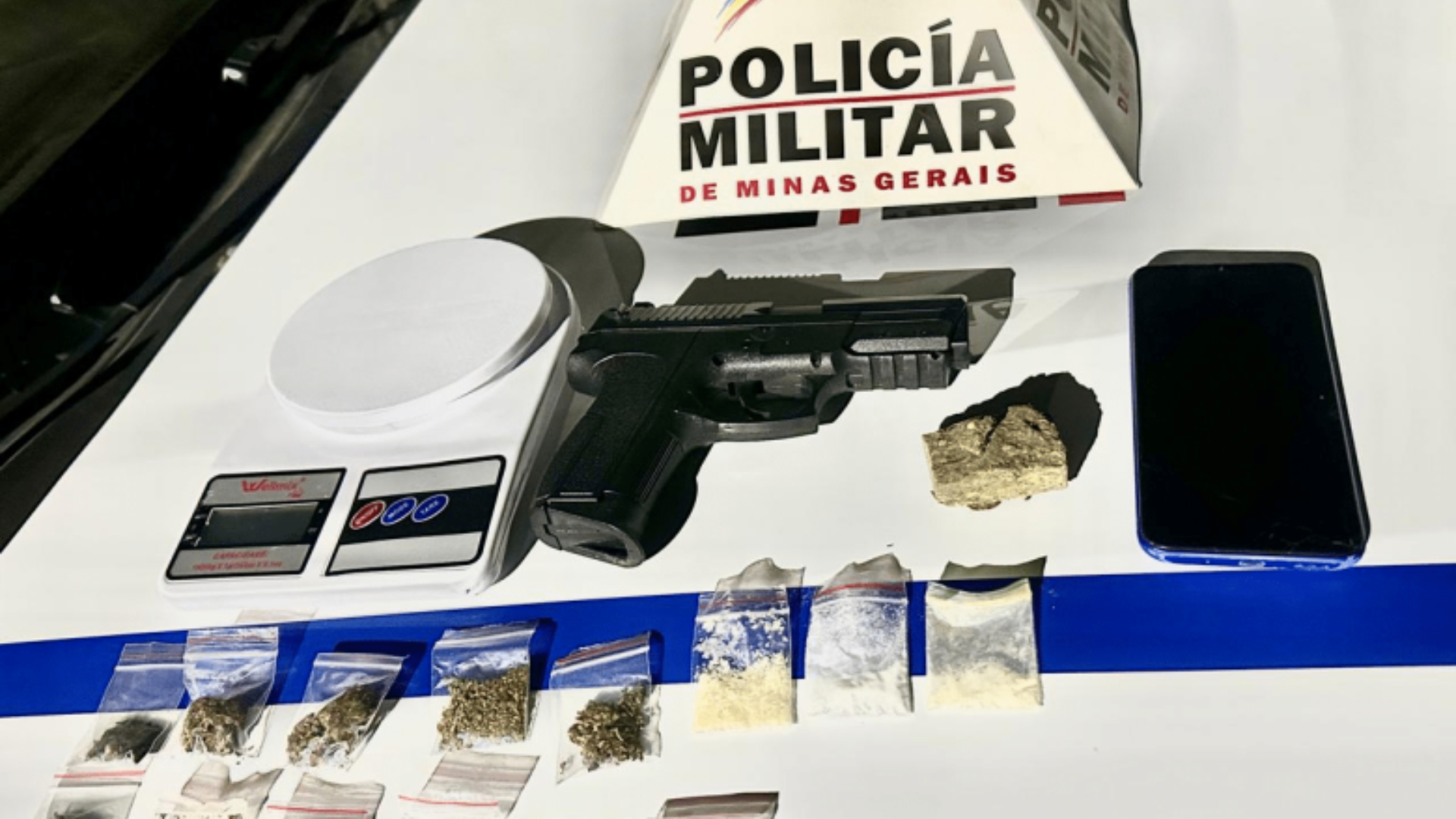 Polícia Militar Prende Dois Homens por Tráfico de Drogas e Corrupção de Menor em Formiga.