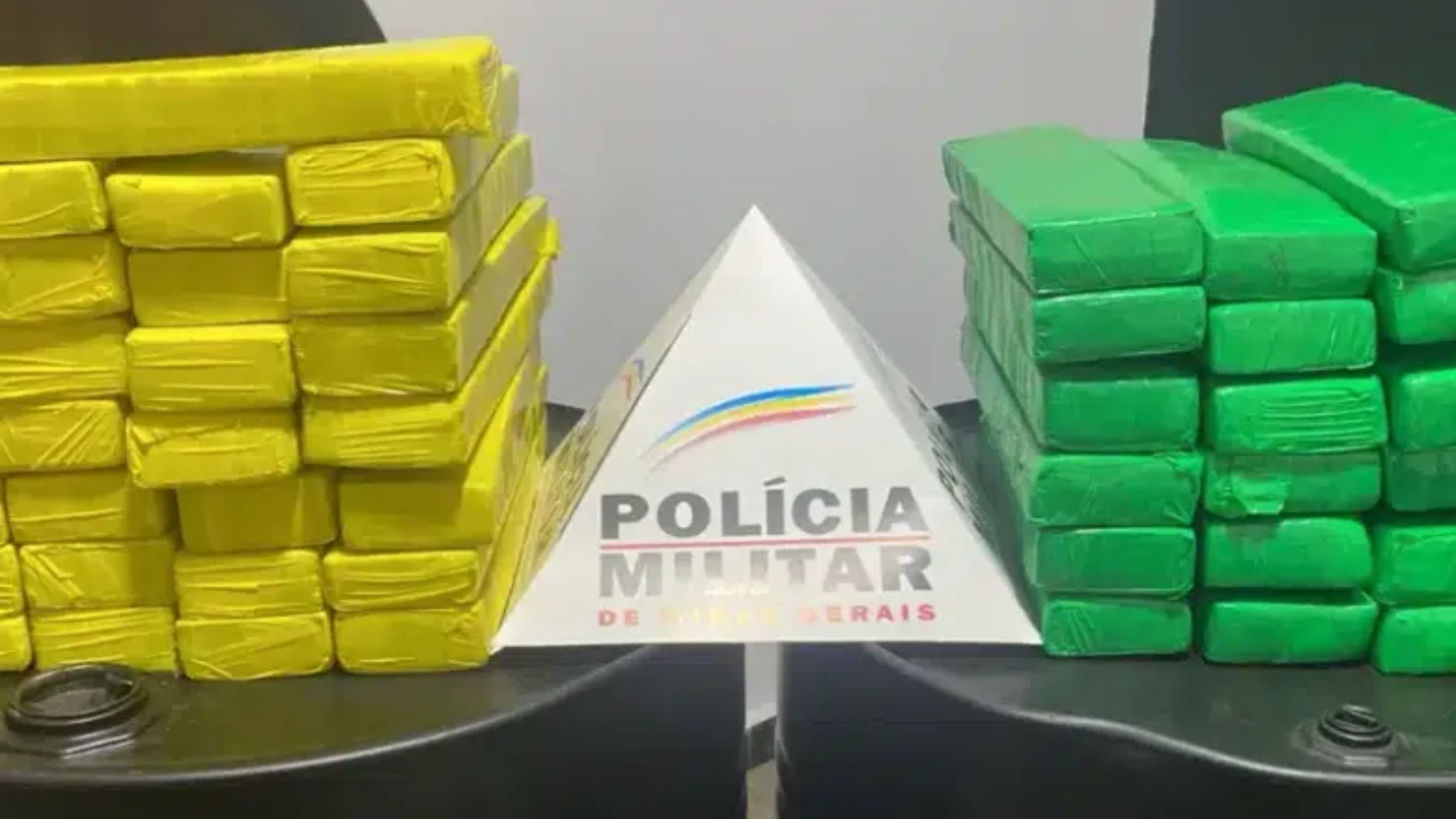 Polícia Militar Prende Dois Homens com 53 Barras de Maconha na MG-050 em Itaúna.