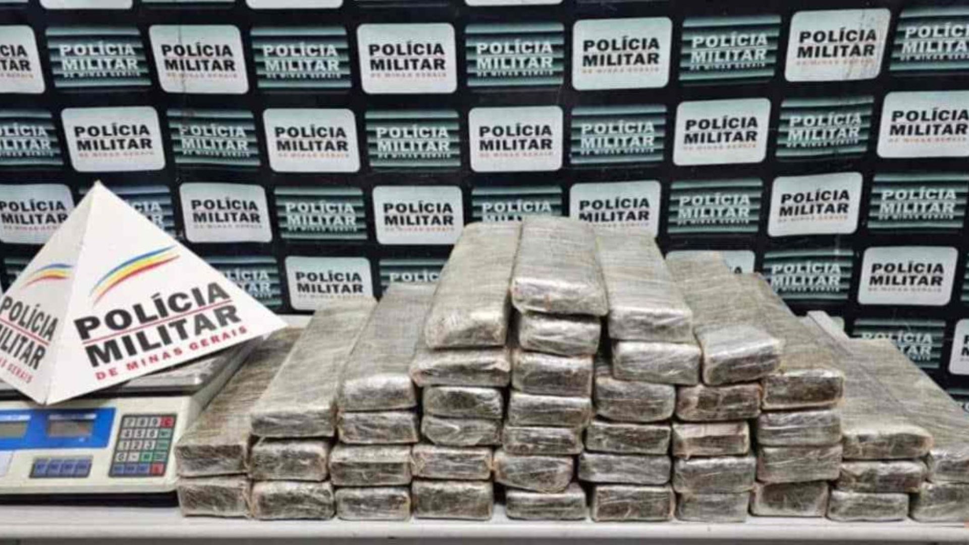 PM Apreende Mais de 50 kg de Maconha e Frustra Operação de Tráfico de Drogas em Divinópolis e Pará de Minas.